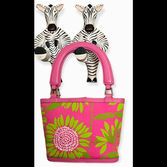 Lilly Pulitzer Handbags - LILLY PULITZER VINTAGE NEVER USED WHITE LABEL PURSE PINK GREEN FLOWER BAG WHITE